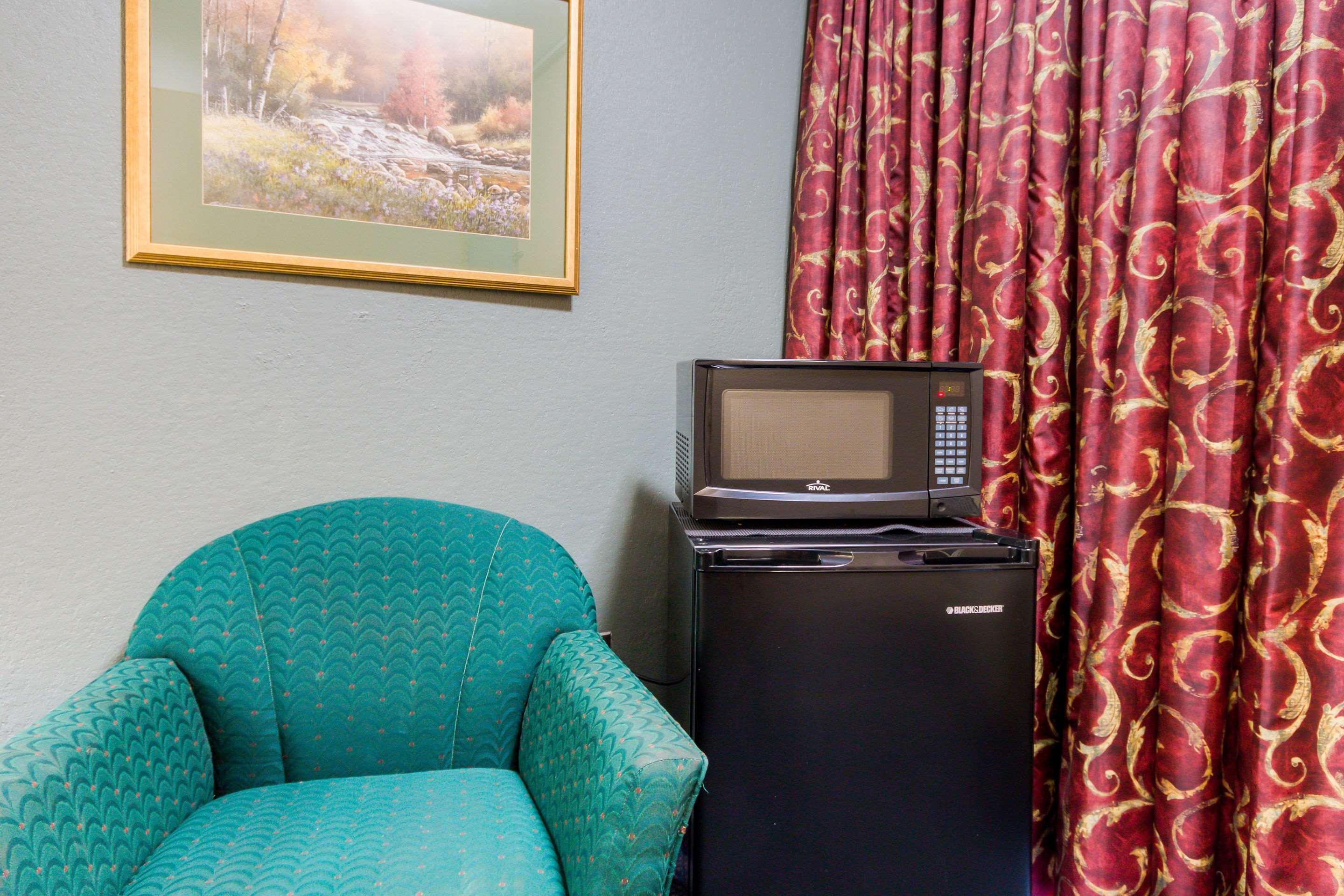Rodeway Inn And Suites Portsmouth Exteriör bild