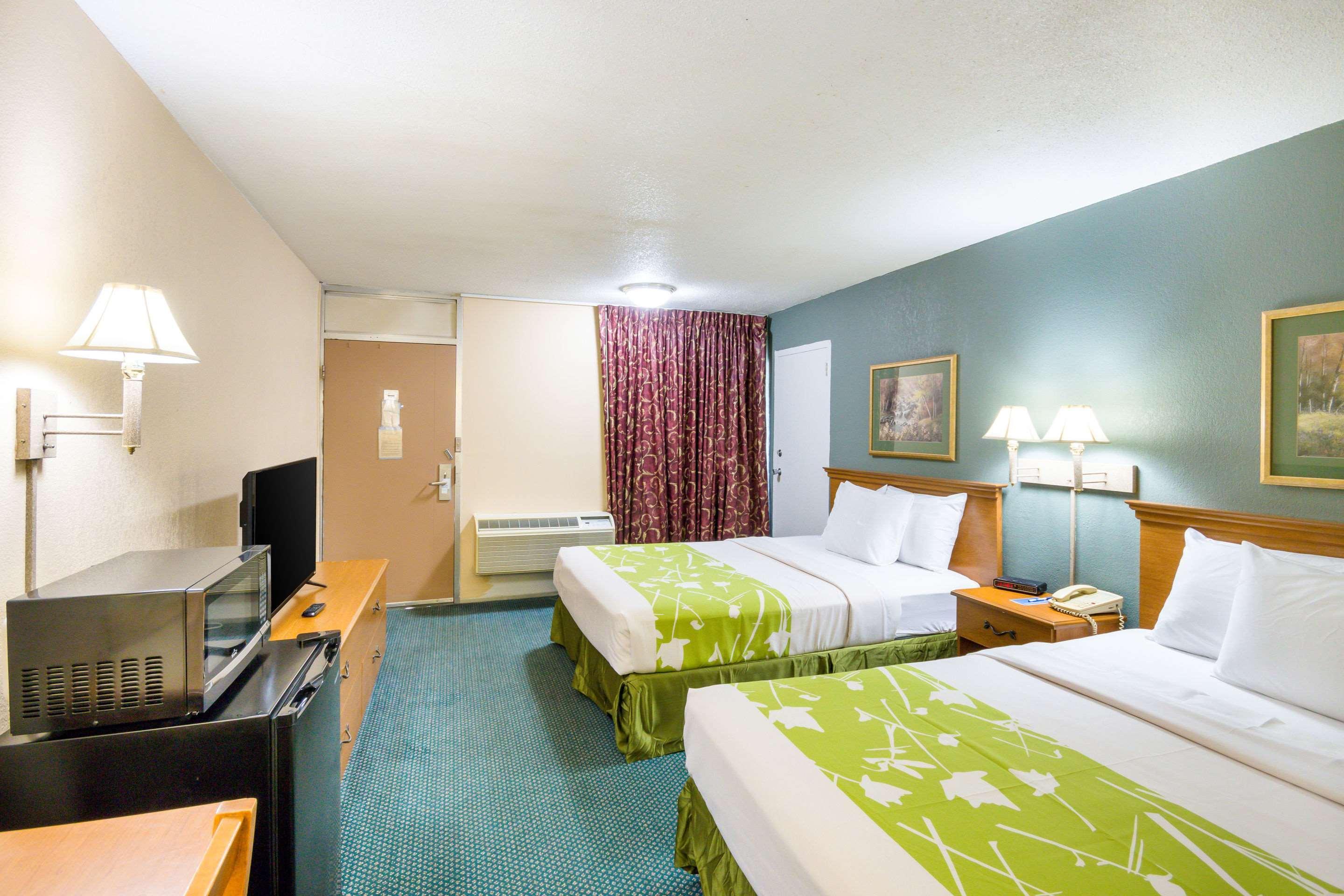 Rodeway Inn And Suites Portsmouth Exteriör bild