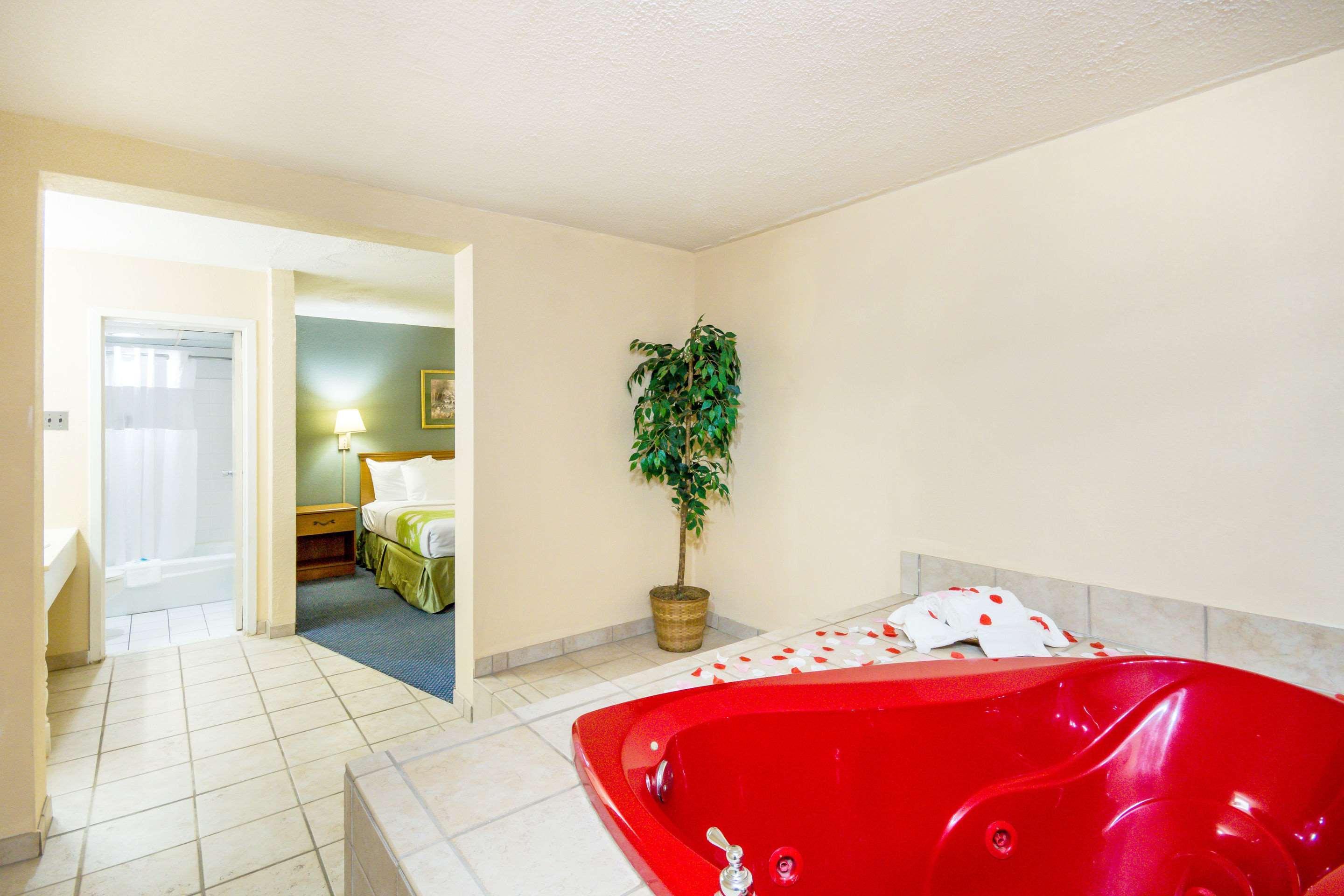 Rodeway Inn And Suites Portsmouth Exteriör bild