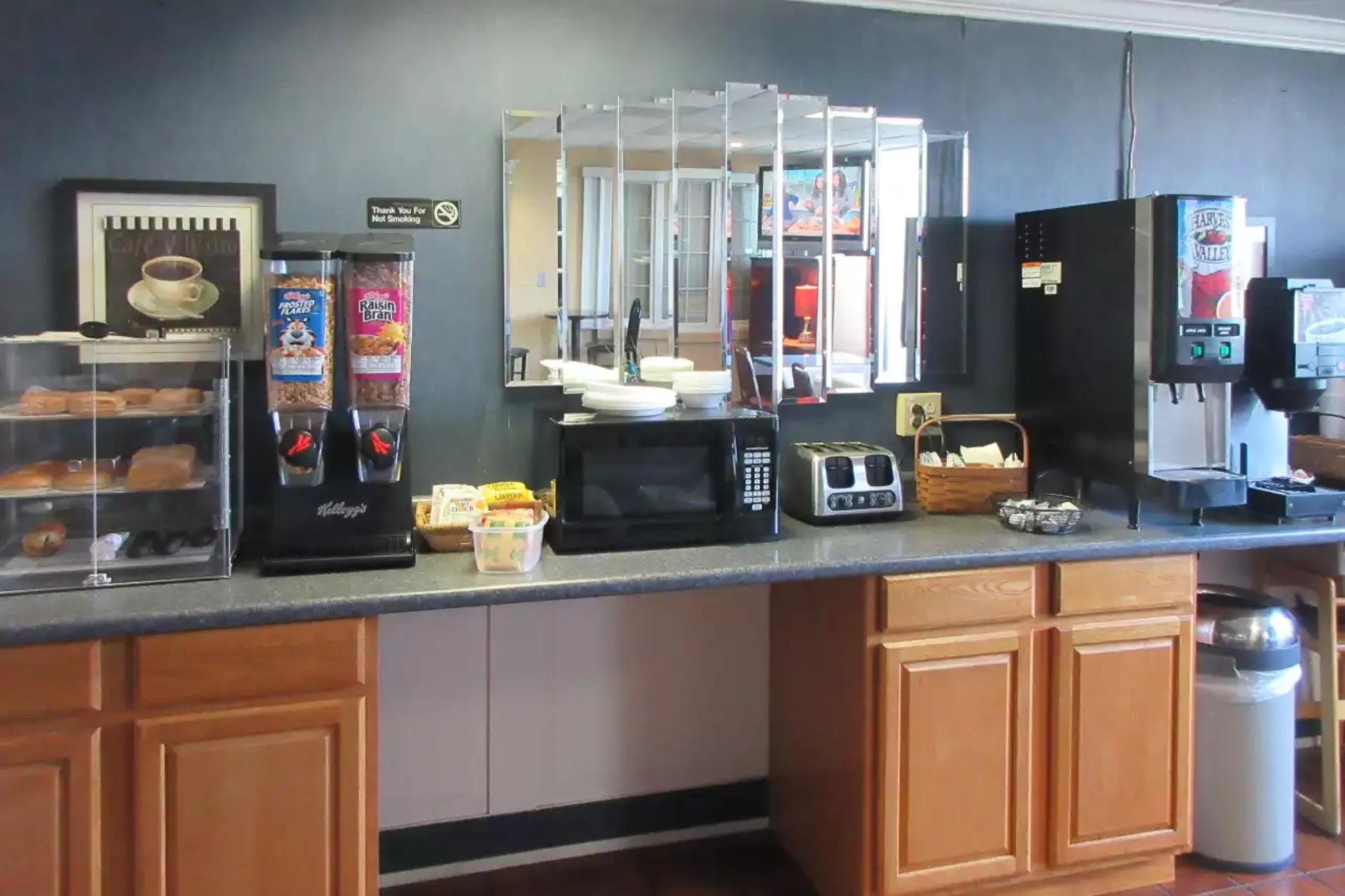 Rodeway Inn And Suites Portsmouth Exteriör bild