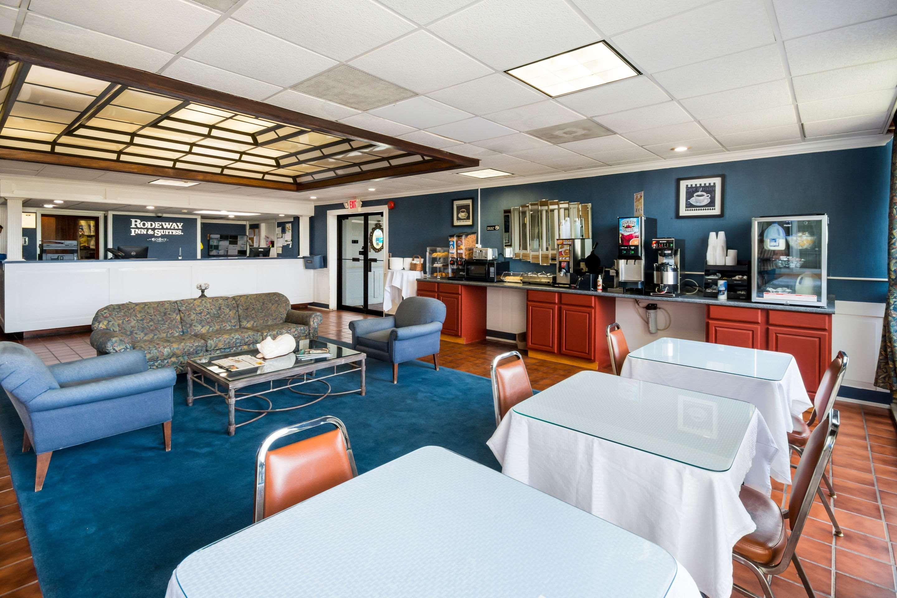 Rodeway Inn And Suites Portsmouth Exteriör bild