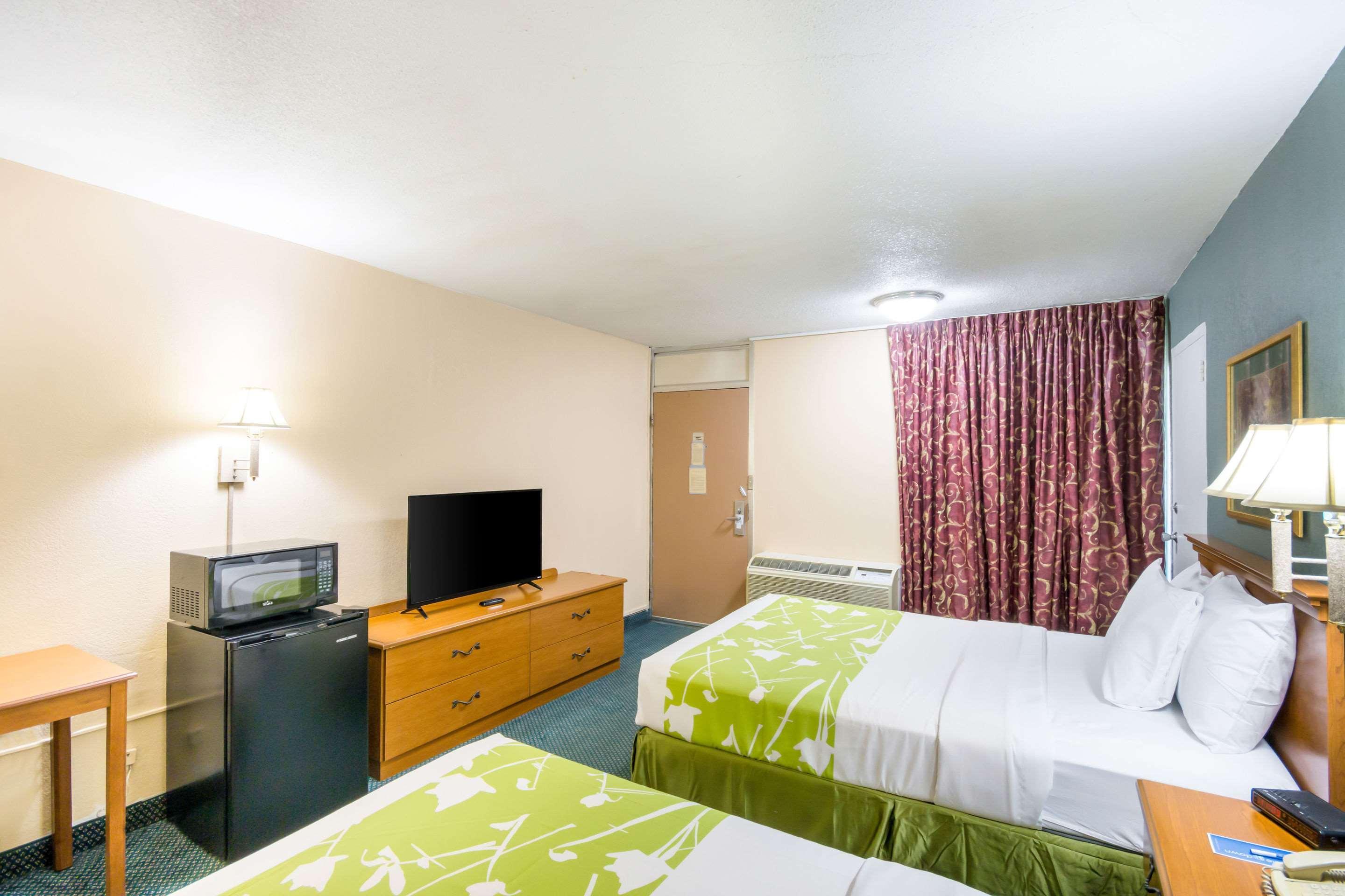 Rodeway Inn And Suites Portsmouth Exteriör bild