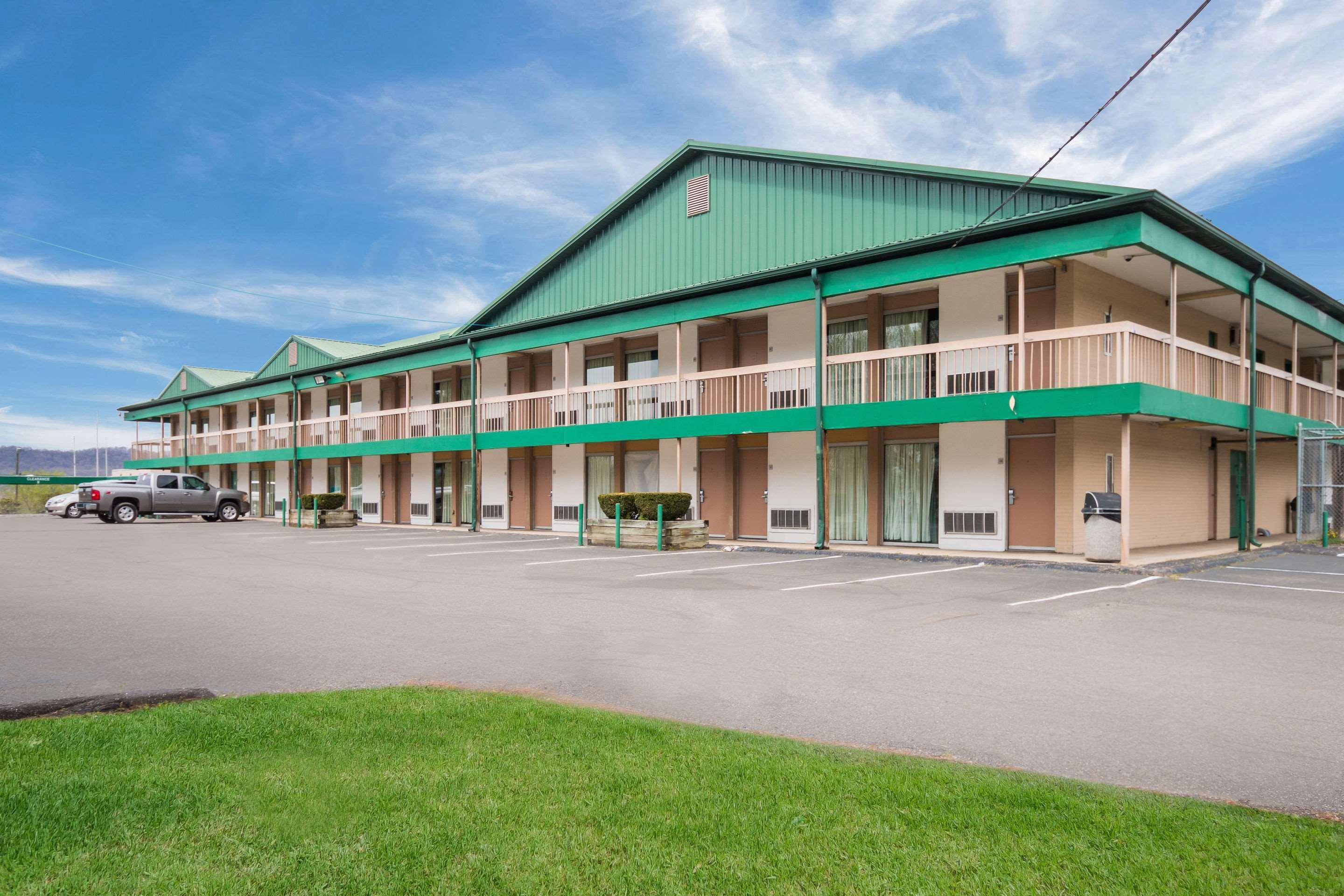 Rodeway Inn And Suites Portsmouth Exteriör bild
