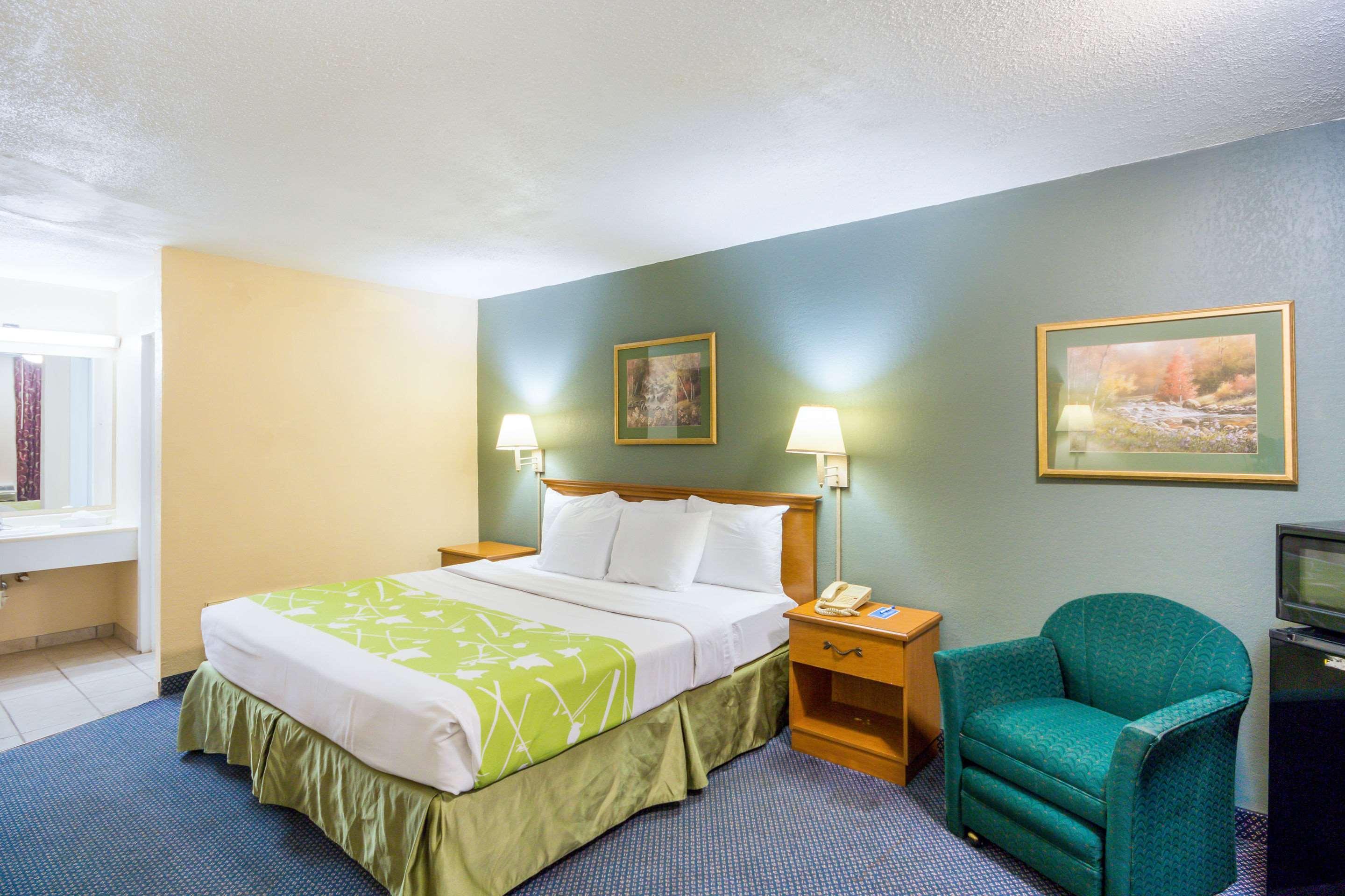 Rodeway Inn And Suites Portsmouth Exteriör bild