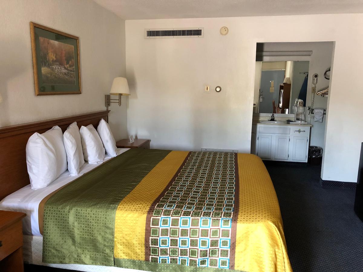 Rodeway Inn And Suites Portsmouth Exteriör bild